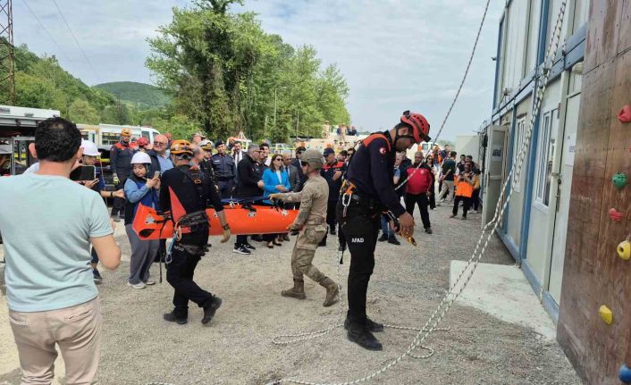 Bartın’da yeni açılan AFAD Eğitim Merkezi’ndeki tatbikat gerçeğini aratmadı