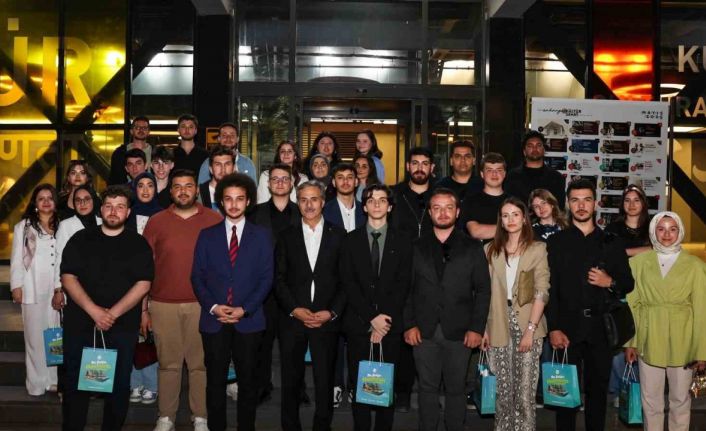 Başkan Alemdar, Ofis Sanat Merkezi’nde üniversiteli gençler ile buluştu