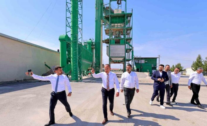 Başkan Kavuş, Meram’ın yoğun asfalt mesaisini denetledi