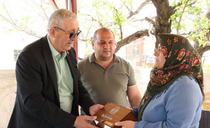 Başkan Metin şehit annelerini unutmadı