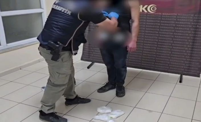 Batman’a hava ve kara yolu üzerinden uyuşturucu sokmaya çalışan 2 kişi tutuklandı