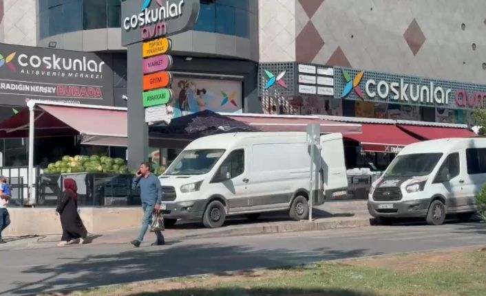 Batman’da market aracının kaldırım işgali tepki çekti