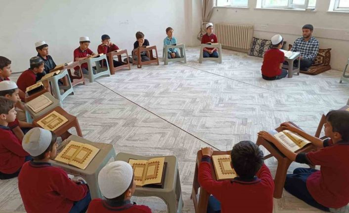 Batman’da öğrenciler hem örgün hem hafızlık eğitimi ile geleceğe hazırlanıyor