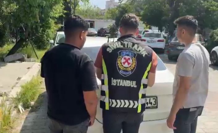 Beylikdüzü’nde araç camından sarkıp dans eden şahıslara ceza