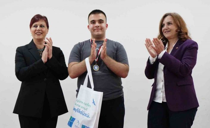 Beylikdüzü’nün özel sporcuları turnuvada ter döktü