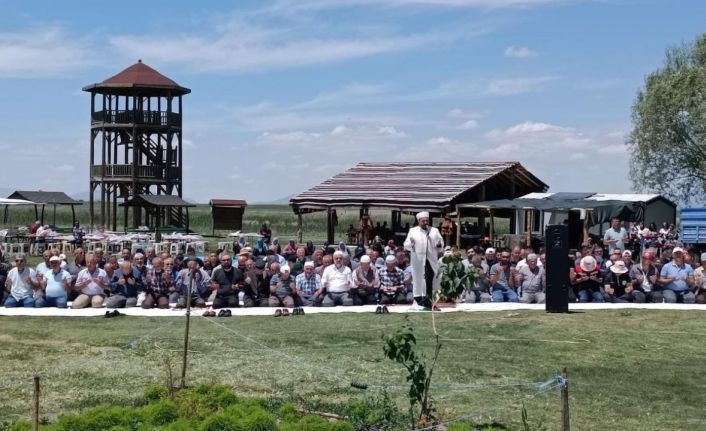 Beyşehir Gölü kıyısında yağmur duası