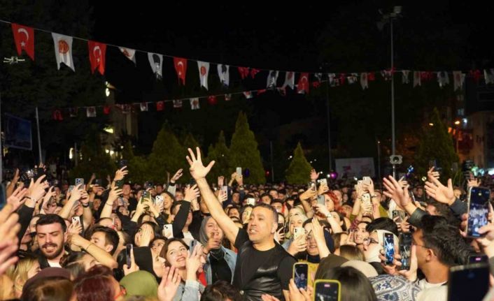 Bilecik’te 10 bin kişi Haluk Levent konserinde buluştu