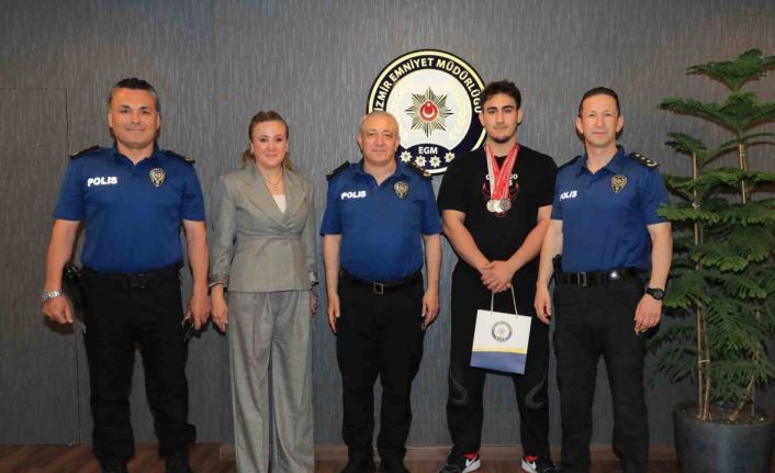 Bilek güreşi ikincisi Taha, emniyet teşkilatını da gururlandırdı