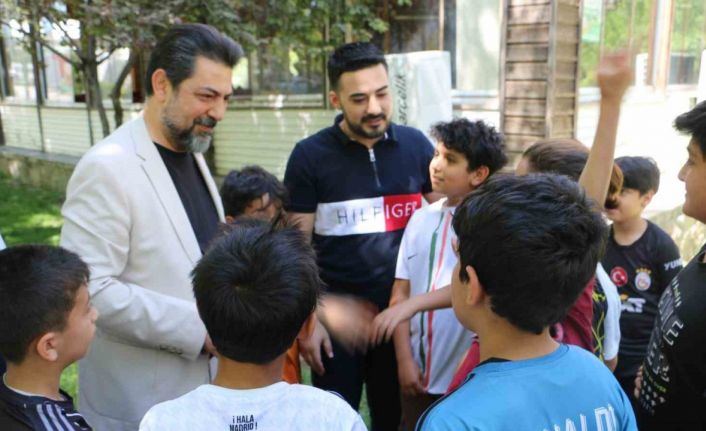 Birçok ilden büyük Bağlar ilçesinin sorunları yerinde dinlenip çalışmalar yapılıyor