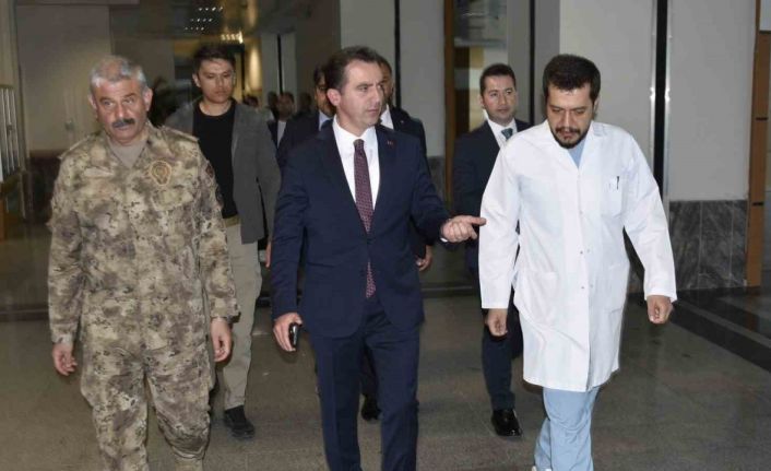 Bitlis’te göreve giden polisler kaza yaptı: 2 yaralı