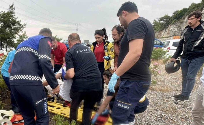 Bodrum’da can pazarı: Minibüsle otomobil çarpıştı, 15 kişi yaralandı