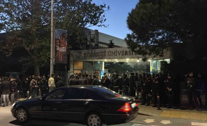 Boğaziçi Üniversitesi’nde göstericiler polise saldırdı: 13 polis yaralandı, 97 gözaltı