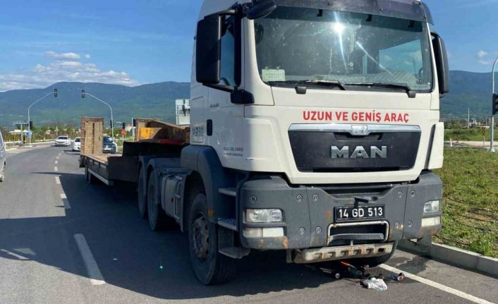 Bolu’da kırmızı ışıkta geçen bisikletli tırın altında kaldı: Genç sürücü ağır yaralı