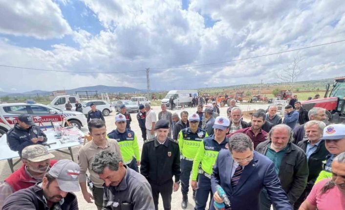 Bozkır’da çiftçilere reflektör dağıtıldı