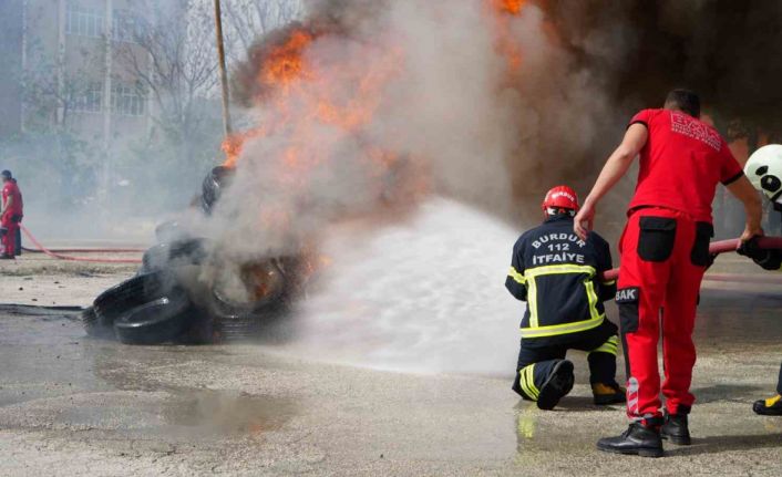 Burdur’da 96 itfaiyeci, koordinasyon ve kriz yönetimi tatbikatı yaptı