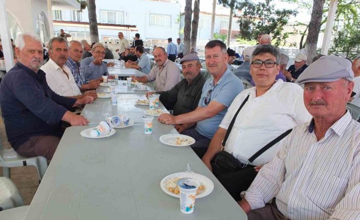 Burhaniye’de geleneksel Mahalle hayrı yüzlerce insanı buluşturdu