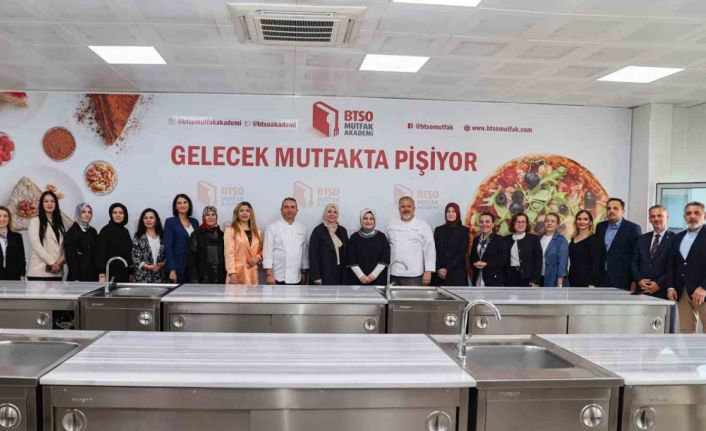 Bursa protokolünün eşleri BTSO Mutfak Akademi’ye katıldı