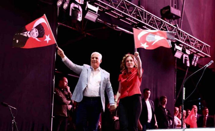 Bursa’da 19 Mayıs coşkusu "Mor ve Ötesi" ile zirve yaptı