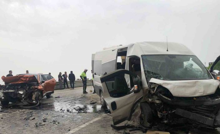 Bursa’da feci kaza: Kazayı bırakıp birbirlerine girdiler