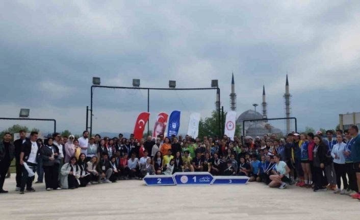 BUÜ’de "Aileler Yarışıyor" temalı oryantiring bayrak yarışı