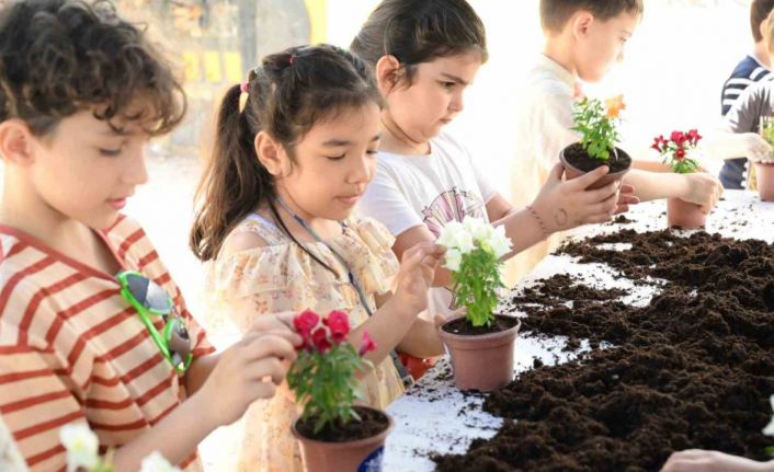 Büyükşehir destek verdi minik eller ‘anneler’ için çalıştı