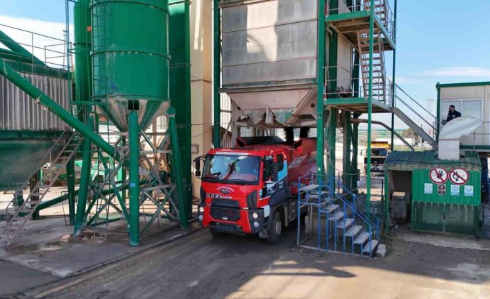 Büyükşehir, saatte 240 ton asfalt üretiyor