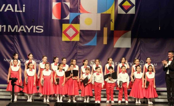 Büyükşehirin çocuk korosuna "Ritmik Uyumda Başarı Ödülü"
