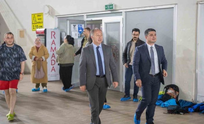 Çakmur’dan genç kulaçlara en tatlı moral