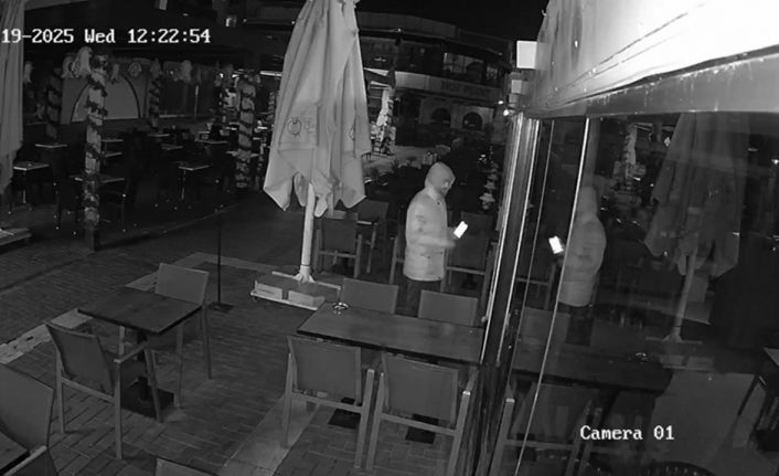 Çalıştığı iş yerini soyan hırsız kamerada: Çaldığı para kasasını mezarlığa gömdü