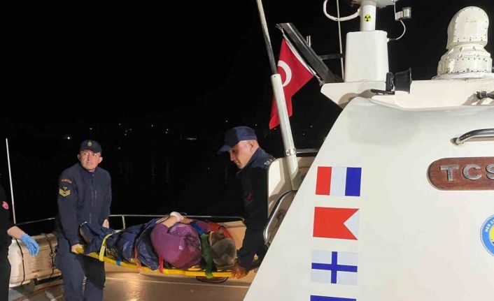 Çanakkale’de rahatsızlanan iki hastanın tıbbi tahliyesi Sahil Güvenlik ekiplerince gerçekleştirildi
