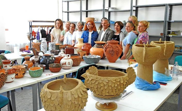Çeşme Halk Eğitim Merkezi’nde seramiğe sanatsal dokunuş