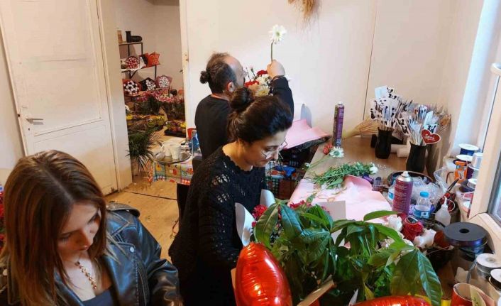 Çiçekçilerin ’Anneler Günü’ mesaisi