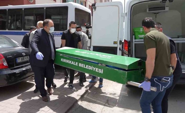 Çilingirle girdiği evde korkunç manzarayla karşılaştı: Derin dondurucularda bulunan poşetlerden erkek cesedi çıktı