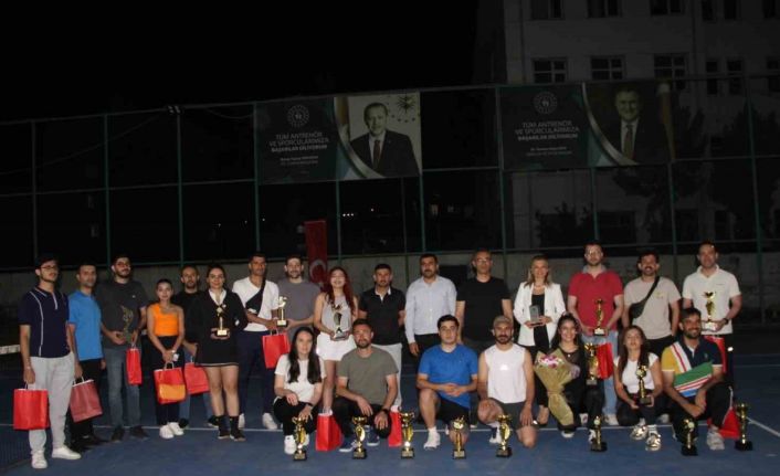 Cizre’de ilk geleneksel kort tenis heyecanı yaşandı
