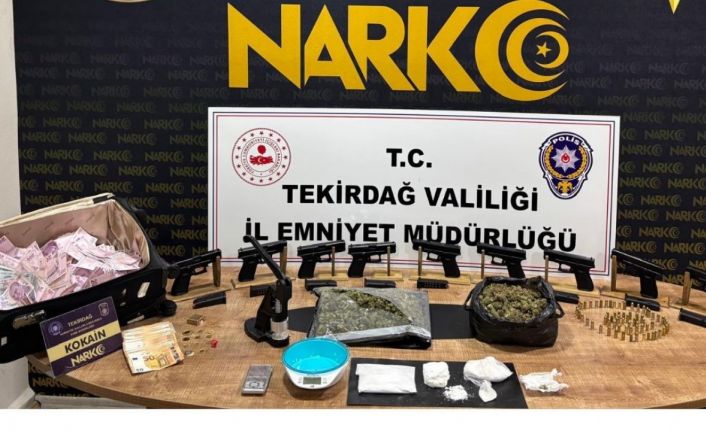 Çorlu’da uyuşturucu ve silah operasyonu: 910 bin TL’lik döviz ve altın ele geçirildi