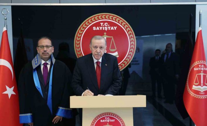 Cumhurbaşkanı Erdoğan: "Her ne kadar kimleri rahatsız olsa da son dönemde yürütülen tahkikatları bu bakımdan gayet olumlu karşılıyoruz"