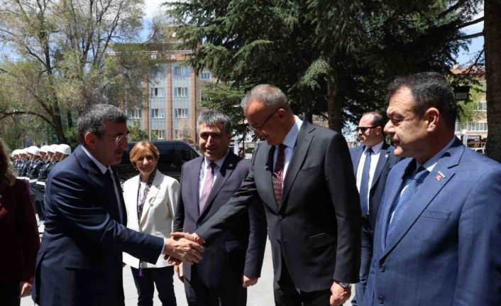 Cumhurbaşkanı Yardımcısı Yılmaz: "Ana muhalefet partisinin tek yaptığı popülizm"