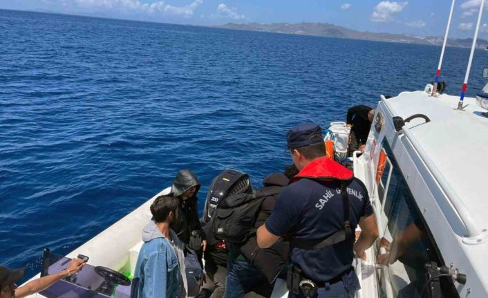 Datça’da Yunanistan’ın geri ittiği 10’u çocuk 33 düzensiz göçmen kurtarıldı