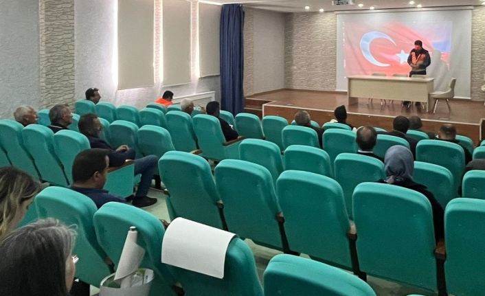 Demirözü’nde muhtarlar ve çiftçiler Kurban Bayramı öncesi bilgilendirildi