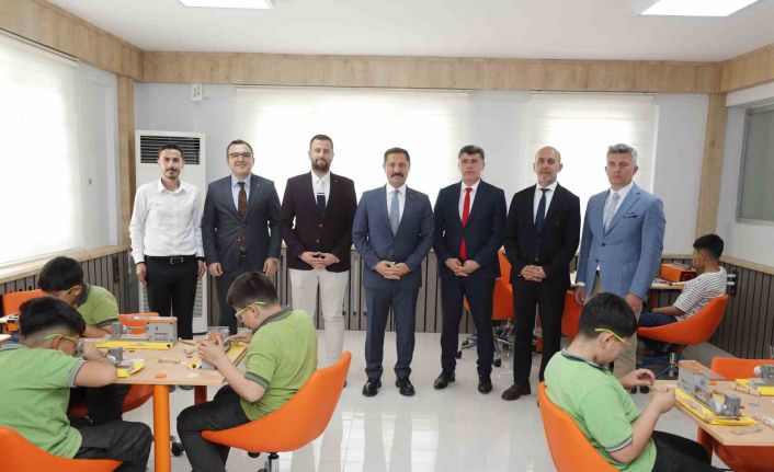 Depremzede çocuklara umut olacak M2 STEAM merkezinin açılışı gerçekleştirildi