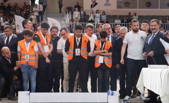 Depremzede öğrenciler ’HATAYBOT’ robot yarışmasında yarıştı