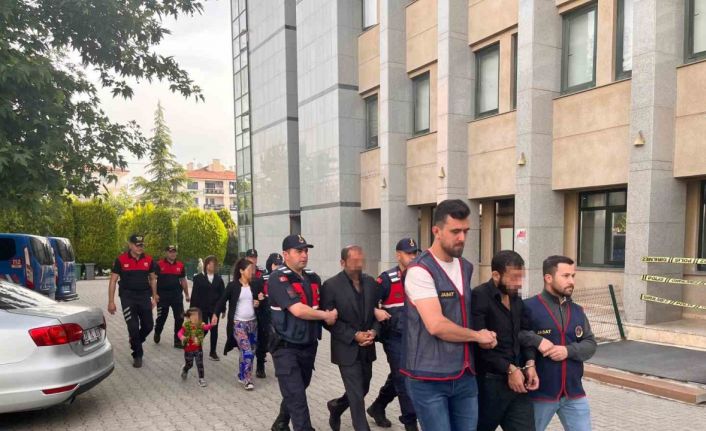 Dil düşürerek 9 ilde hırsızlık yapan kadın ve ailesi, 600 bin liralık son işlerinde yakalandı