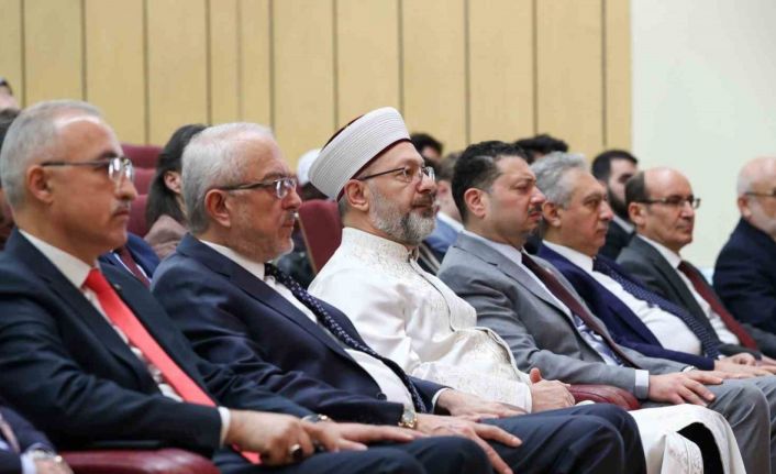 Diyanet İşleri Başkanı Erbaş: "Kur’an-ı Kerim’i anlamak, yaşamak, hayatımızı Kur’an-ı Kerîm’e göre tanzim etmek; nihai hedef budur"