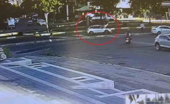 Diyarbakır’da lise öğrencisini hayattan koparan kaza güvenlik kamerasına böyle yansıdı