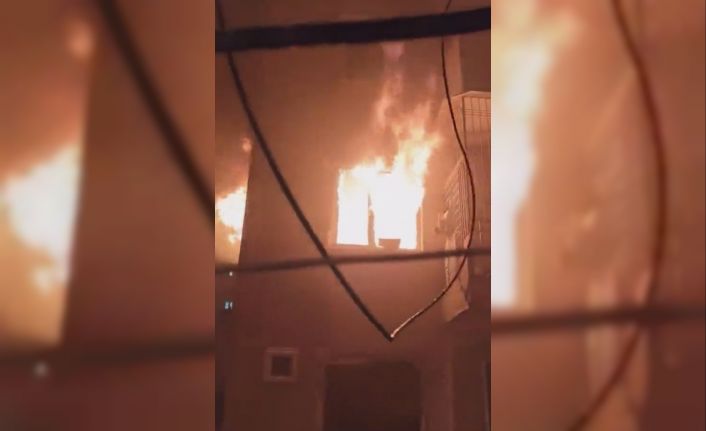 Diyarbakır’da metruk bina alevlere teslim oldu