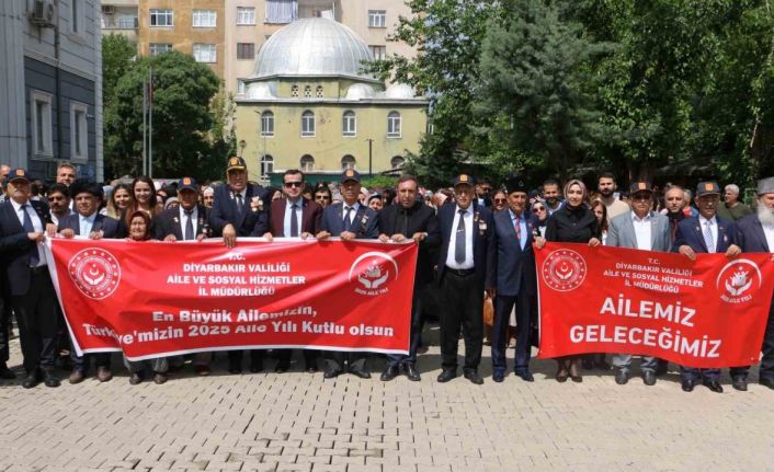 Diyarbakır’da ’Uluslararası Aile Günü’nde kortej yürüyüşü gerçekleştirildi