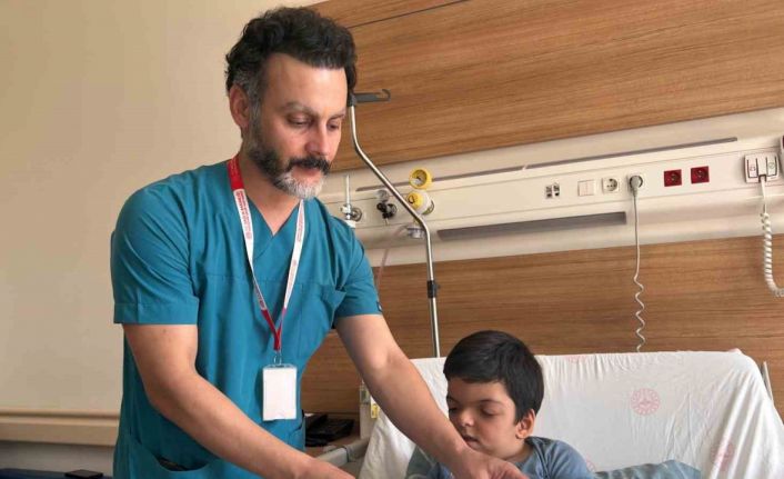 Doktorların ismini yeni duyduğu rahatsızlık Eskişehir’de tedavi edildi, 10 parmağı açıldı