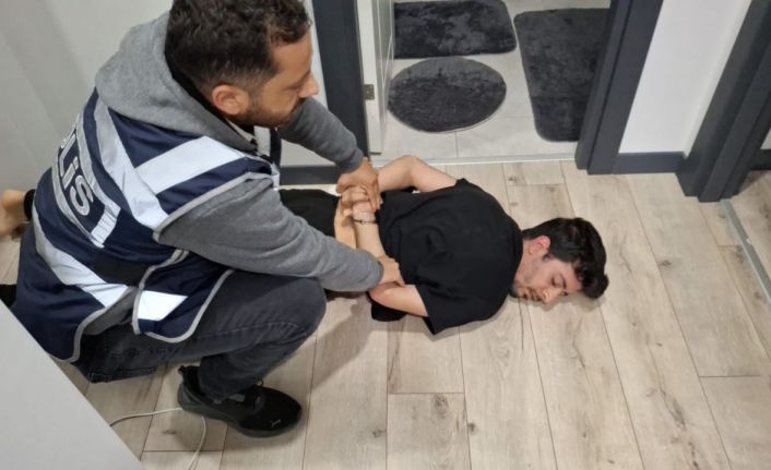 Dolandırıcı şebekesi böyle çökertildi... 12 kişinin tutuklandığı operasyon anı kamerada