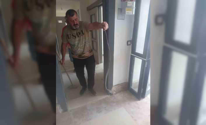 Dörtyol’da eve yılan girdi