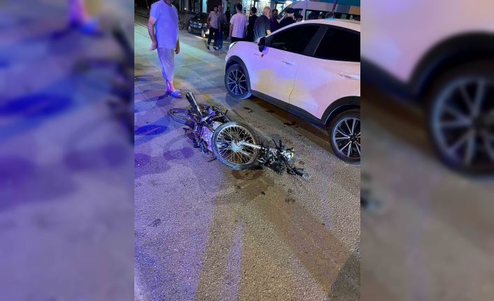 Dörtyol’da otomobille çarpışan motosiklet hurdaya döndü: 1’i ağır 2 yaralı